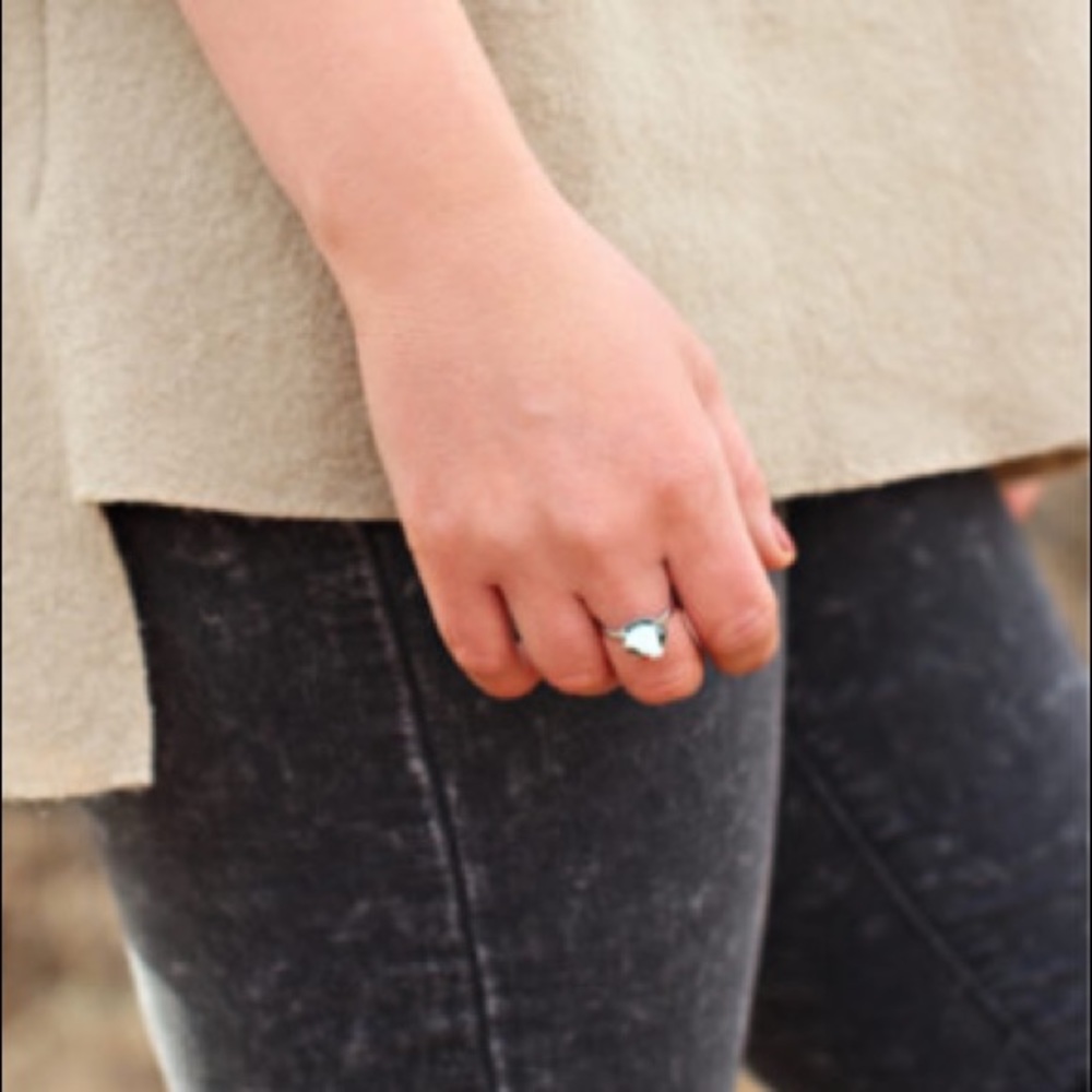 Adjustable stone ring